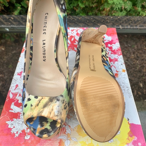 Platform peep-toe shoes - Picture 3 of 3